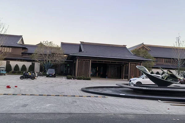 Tionscadal Linn Snámha Óstán Blueway: Runquan Kaiyuan Mingting (Brainse Baile Tae Longwu)